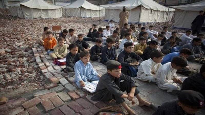 سیکرٹری تعلیم کہتے ہیں سکولوں کی عمارتوں کی کمی بلوچستان کا مسئلہ ہیں۔ حکومتی ناکامیوں کا کوئی کردار نہیں؟