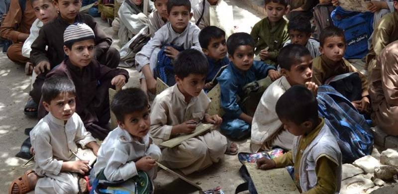 اکہتر برس بعد بھی پاکستان میں تعلیمی بحران کا حل موجود نہیں