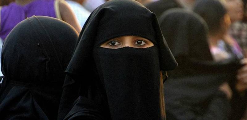 بھارت: مسلم تعلیمی ادارے میں برقعہ پر پابندی