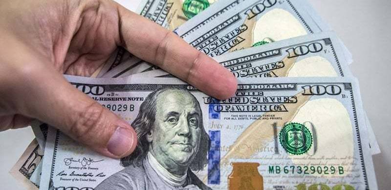 ڈالر ملکی تاریخ کی بلند ترین سطح 146 روپے 25 پیسے پر پہنچنے کے بعد واپس 144 روپے پر آ گیا