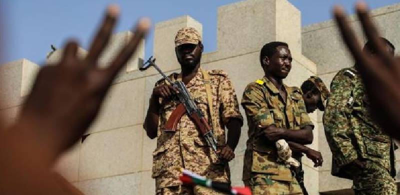 سوڈان میں برسر اقتدار فوجی حکومت اور مظاہرین کے درمیان انتقال اقتدار کا معاہدہ طے پاگیا