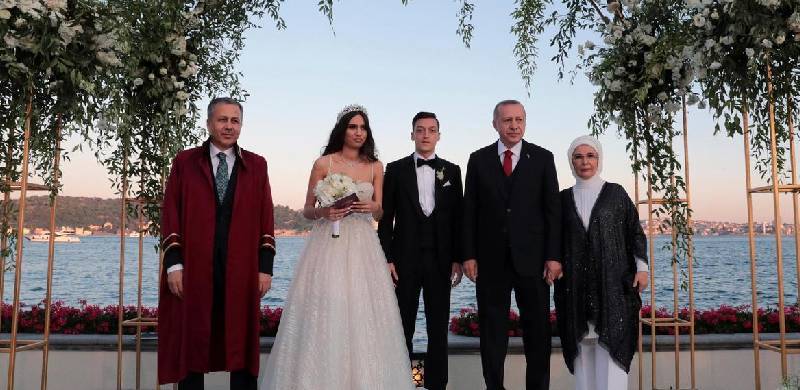 ترک صدر رجب طیب اردوغان کی جرمن فٹبالر میسوت ازیل کی شادی میں شرکت
