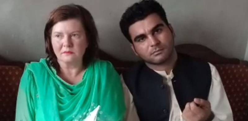 فیس بک کی دوستی: 42 سالہ امریکی خاتون کی پاکستان آمد، نوجوان سے نکاح کر لیا