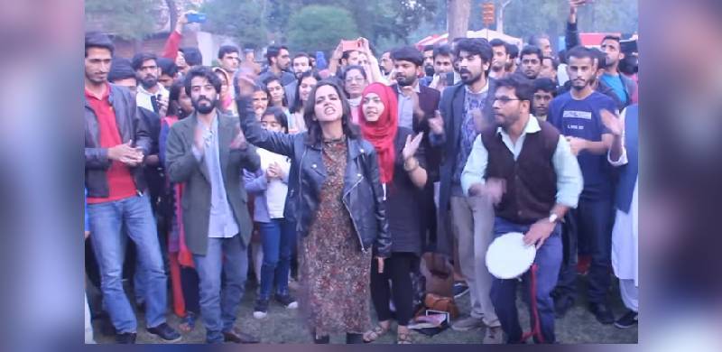 تحریک انصاف کے”نئے پاکستان“میں نوجوانوں کے لیے کیا تبدیل ہوا؟