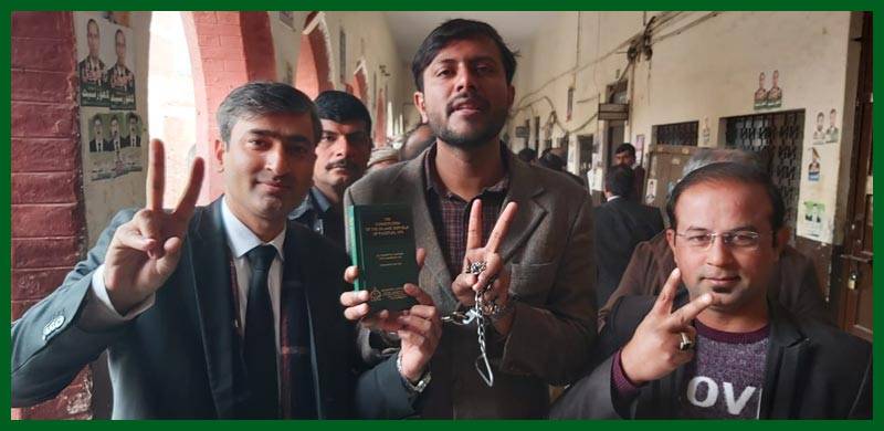 صحافی اظہارالحق سوشل میڈیا پر مشرف کو آئین شکن کہنے اور ریاست مخالف پوسٹس کرنے پر گرفتار
