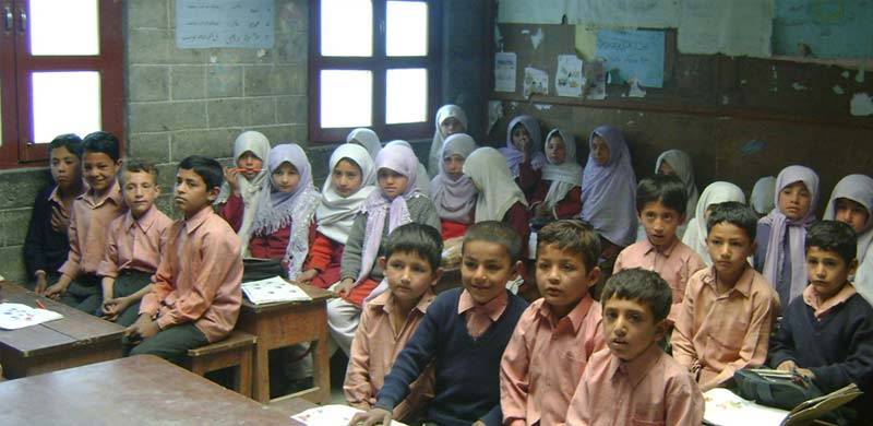 پاکستان میں پانچویں جماعت کے 45 فیصد بچے دوسری جماعت کی انگریزی، 47 فیصد ریاضی نہیں سمجھ سکتے: رپورٹ