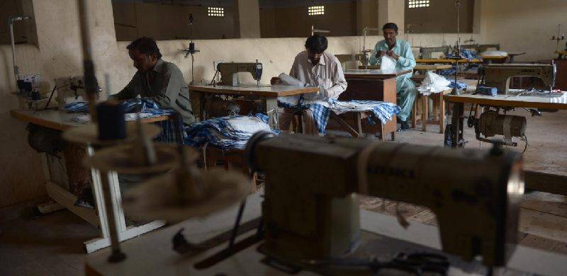 پاکستانی معیشت کی صورتحال: 'اگلے چند ماہ میں 6 لاکھ لوگ نوکریوں سے ہاتھ دھو بیٹھیں گے'