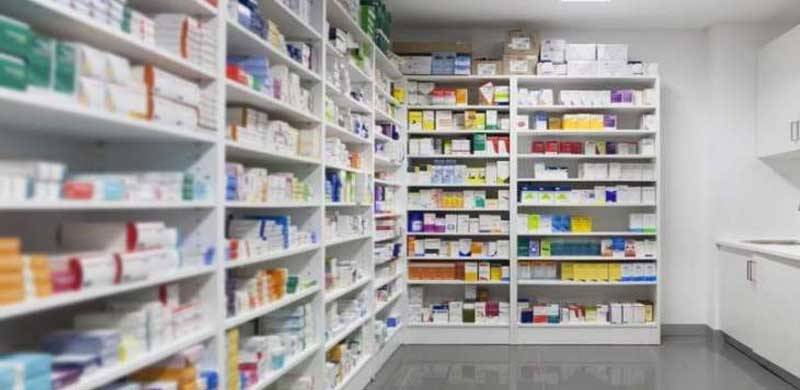 شہر کے میڈیکل سٹورز پر زندگی بچانے والی ادویات کی قلت؛ دوائیں موجود ہیں: ضلعی انتظامیہ