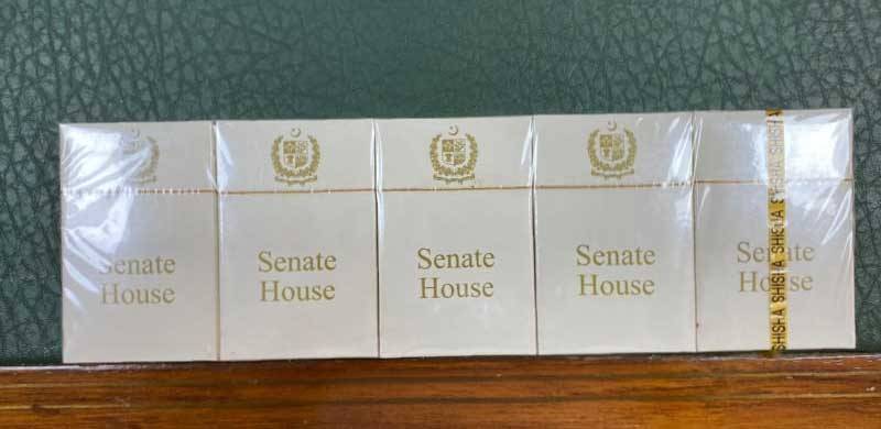 پارلیمنٹ ہاؤس میں سگریٹ نوشی ممنوع ہونے کے باوجود سینیٹ کے مونوگرام والے سگریٹ تقسیم