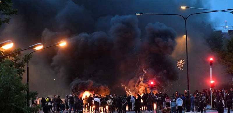 يورپی ملک سويڈن میں قرآن کو نذر آتش کيے جانے کے بعد احتجاج، نفرت پھيلانے کے الزام پر تين افراد گرفتار
