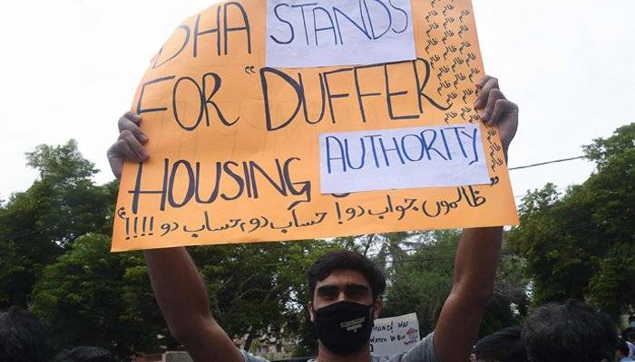احتجاج کرنے والے DHA کراچی کے رہائشیوں کے خلاف FIR درج
