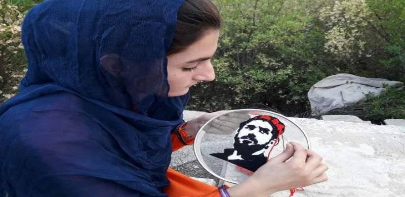 اُبھرتی ہوئی مصورہ الماس خانم نے اپنا ایوارڈ پشتون قومی ہیروز کے نام کر دیا