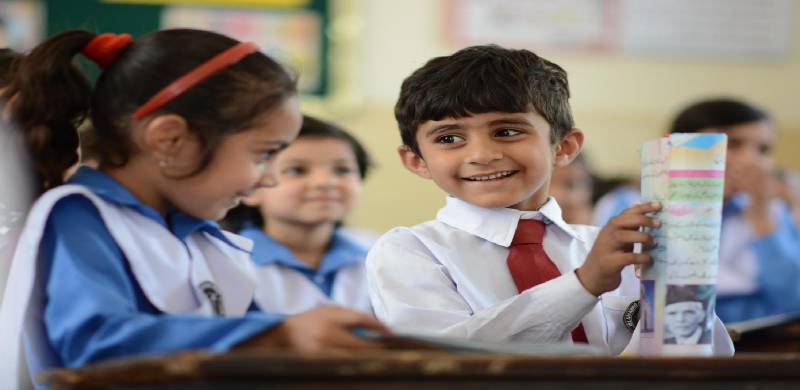 وفاقی حکومت نے ملک بھر میں کل سے پرائمری سکول کھولنے کا اعلان کردیا