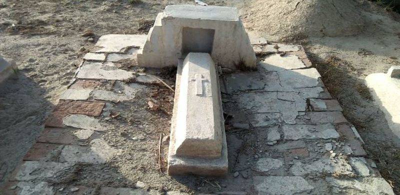 ڈی آئی خان کا انوکھا قبرستان جہاں مسلمانوں کے علاوہ غیر مسلم بھی دفن کئے جاتے ہیں
