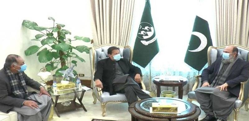 وزیراعظم نے ہزارہ شہدا کے لواحقین کو بہادر خان یونیورسٹی بلا کر ان سے تعزیت کی