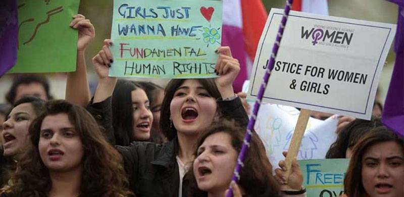 صنفی مساوات میں مزید 2 درجے تنزلی، پاکستان خواتین کیلئے چوتھا بد ترین ملک بن گیا