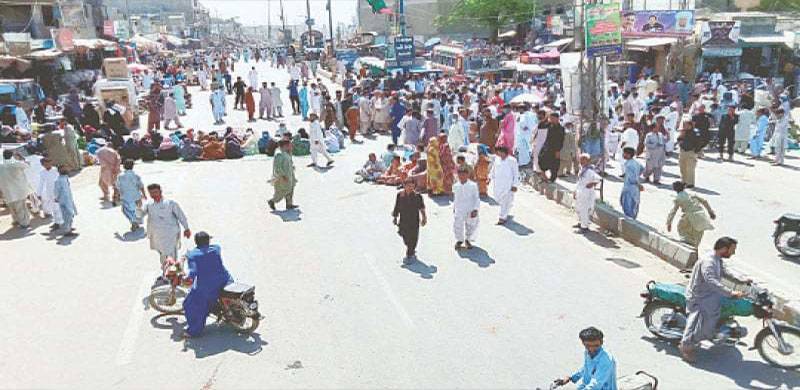 9 دنوں سے دھرنے پر بیٹھے گرینڈ الائنس کی کال پر ملازمین نے بلوچستان بھر کی سڑکیں بند کر دیں