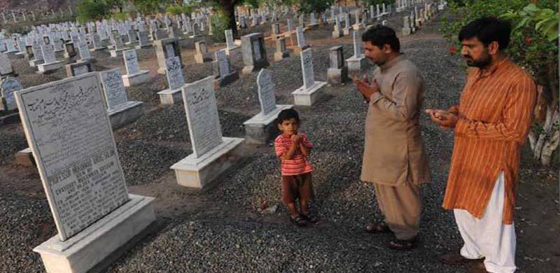 مر کے بھی چین نہ پایا تو کدھر جائیں گے: پاکستان میں احمدی قبرستان مذہبی شدت پسندوں کے نشانے پر