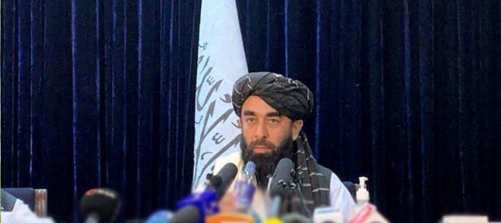 افغان عوام کے لیئے ائیرپورٹ کا راستہ بند ہے، وہ افغانستان میں رہیں : ترجمان طالبان