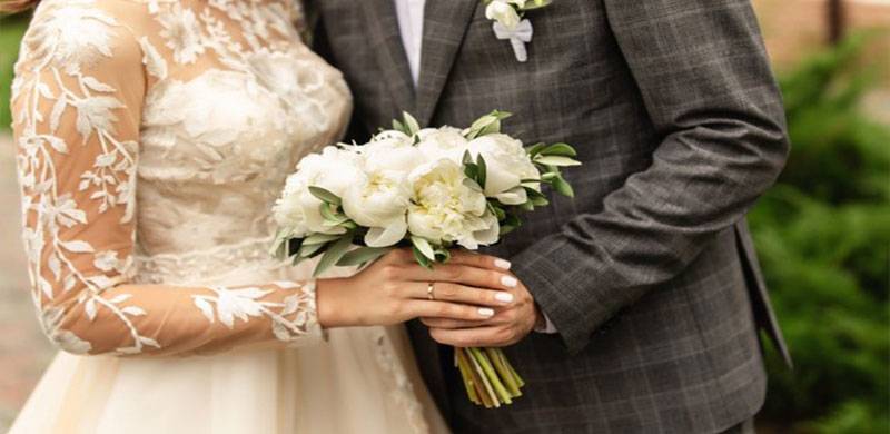 نو بیاہتے جوڑے نے شادی میں شرکت نہ کرنے پر مہمانوں کو اخراجات کی ادائیگی کا بل بھجوادیا