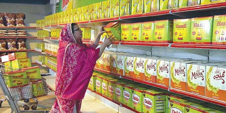 مہنگائی سے ستائی عوام کو ایک اور جھٹکا، حکومت نے گھی کی فی کلو قیمت میں 109 روپے کا اضافہ کر دیا