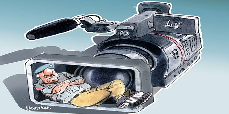 پاکستانی ریاست قانونی حربوں سے صحافیوں کو خاموش کر رہی ہے: فریڈم نیٹ ورک سالانہ ایمپیونٹی رپورٹ 2021