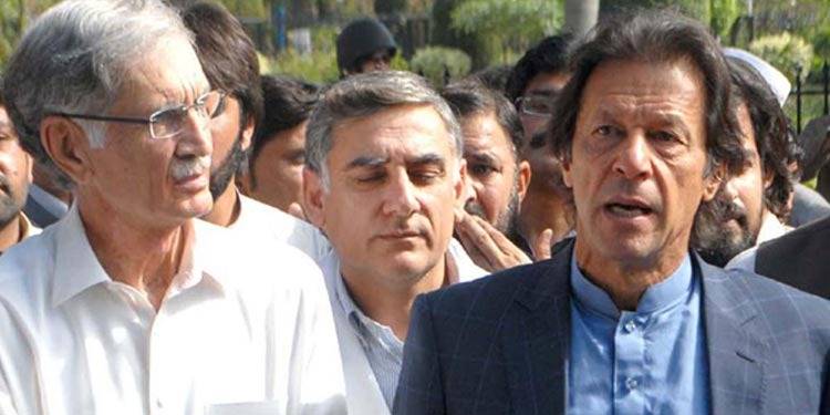 مجھ سے مطمئن نہیں تو حکومت چھوڑ دیتا ہوں: عمران خان کا پرویز خٹک کے تلخ جملوں پر جواب