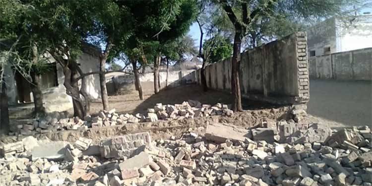 عمرکوٹ: خستہ حال سکول کی دیوار گرگئی، 2 بچے ملبے تلے دب کر جاں بحق