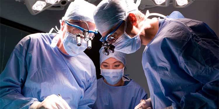 امریکی ڈاکٹروں کا ایک اور کارنامہ، دل کے بعد سور کے گردے بھی انسان میں ٹرانسپلانٹ