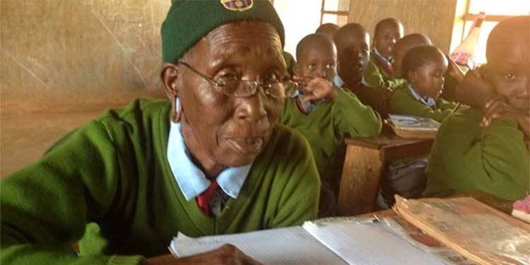 کینیا کی 98 سالہ معمر خاتون سکول میں زیر تعلیم