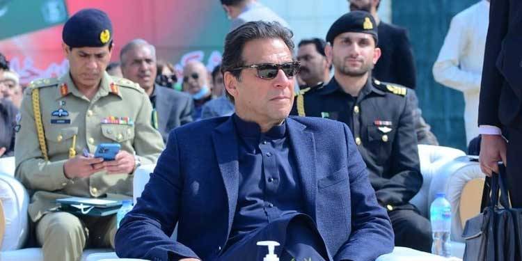 عمران خان مدت پوری کرنیوالے پہلے پاکستانی وزیراعظم بن سکتے ہیں: گیلپ سروے