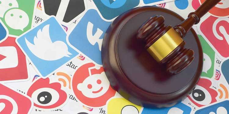 پی ٹی آئی حکومت کا سوشل میڈیا پر نئی قدغنیں لگانے کا فیصلہ، قانون منظوری کیلئے کابینہ کو بھجوا دیا گیا