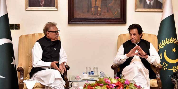 'عدم اعتماد کامیاب بھی ہوگئی تو صدرمملکت عمران خان کو بطور وزیراعظم عہدہ جاری رکھنے کا کہہ سکتے ہیں، آئین میں گنجائش موجود'