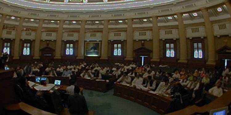 پنجاب اسمبلی کی لائٹس، پنکھے اور پانی بند کر دیا گیا، اپوزیشن ارکان کا احتجاج جاری