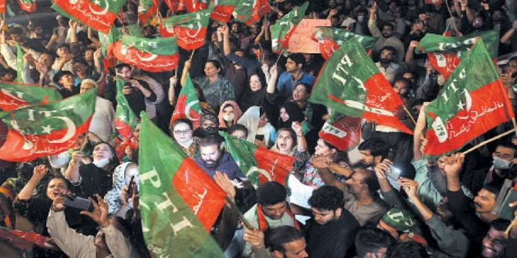 عمران خان کو اقتدار سے نکالے جانے کے خلاف پی ٹی آئی کارکنان کا ملک گیر احتجاج