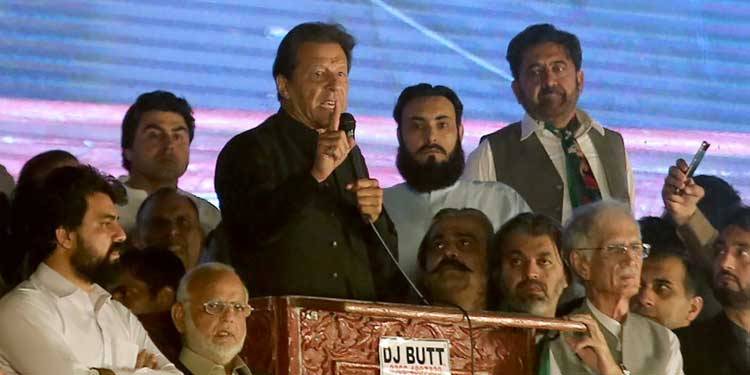 اسلام آباد میں دھرنے کا ٹاسک آسان نہیں، کال اگر ناکام ہوگئی تو پھر کیا ہوگا؟ عمران خان کی سیاست دائو پر لگ گئی