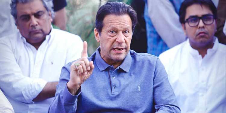 عمران خان نے اپنی حکمرانی کی پٹاری سے کارکردگی نکالنے کی بجائے، مذہب اور قومیت کا اژدھا نکال لیا