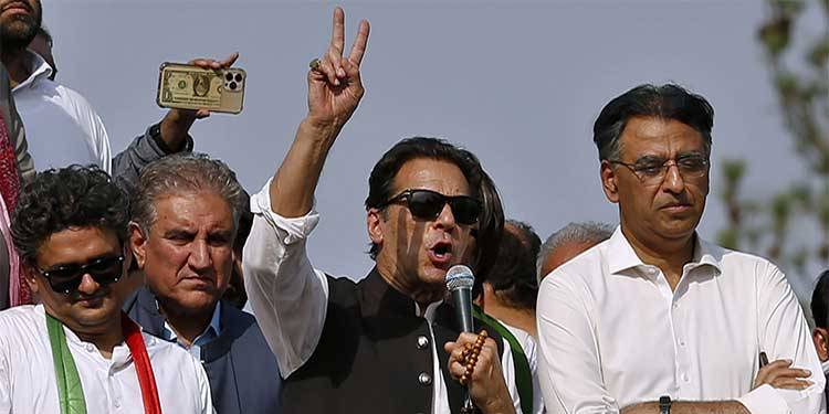 سابق چیف جسٹس، معروف بزنس مین اور ریٹائرڈ جنرل نے عمران خان کا مارچ ختم کروایا