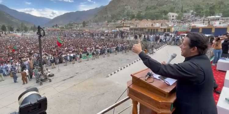 لوگ جانتے ہیں کہ اصل پاور اسٹیبلشمنٹ کے پاس لیکن وہ خود کو نیوٹرل کہہ رہے ہیں: عمران خان