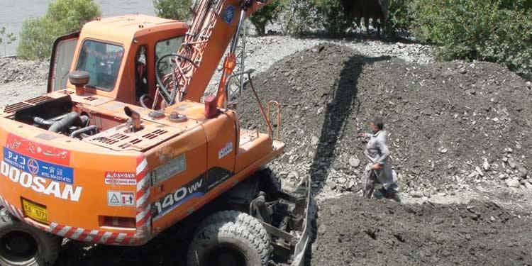 چترال کی مختلف وادیوں میں سیلاب سے تباہ شدہ اور بند سڑکیں کھول دی گئی