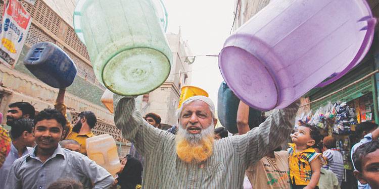 کراچی میں پانی کا شدید بحران کیوں ہے؟