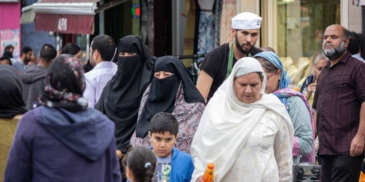 برطانیہ میں مقیم مسلمان رسوائی کی زندگی کیوں گزار رہے ہیں؟