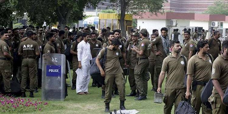 لاہور: پولیس افسران کی انتقامی کارروائیوں کا حصہ بننے سے معذرت، عہدوں سے ہٹائے جانے کا امکان