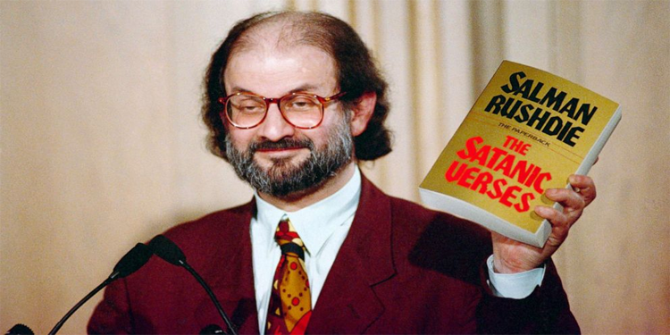 نیویارک حملے میں سلمان رشدی ایک آنکھ اور ایک ہاتھ سے محروم ہو گئے