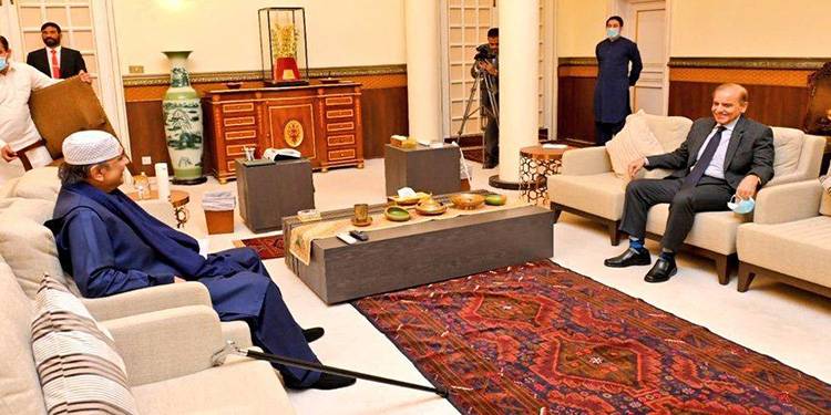 اہم وقت میں اہم ملاقات، سابق صدر آصف علی زرداری وزیراعظم ہاوس پہنچ گئے