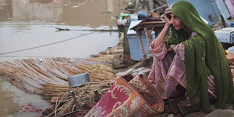 متعدد موسمی آفات کے پاکستانی خواتین پر اثرات