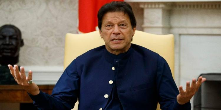 ملک کے تمام فیصلے آرمی چیف کر رہا ہے: عمران خان