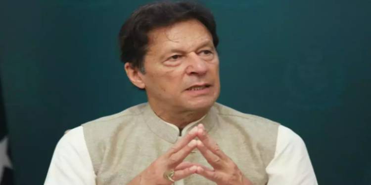 جنرل باجوہ مزید ایکسٹینشن چاہتے تھے مگر نواز شریف نے انکار کردیا: عمران خان