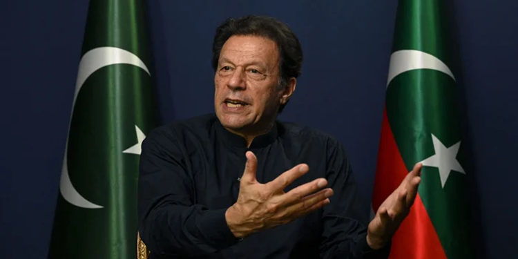 'عمران خان پارٹی بچا سکتے ہیں اگر سیاست سے کنارہ کشی کر لیں'