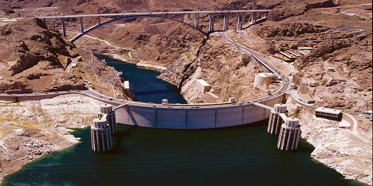 فیکٹ چیک: عمران خان کو امریکی ڈیم کی تعمیر کا کریڈٹ دیا جارہا ہے